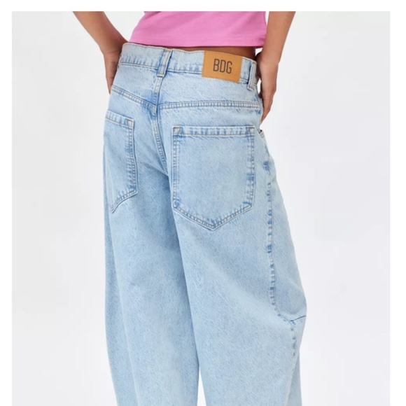 BDG Rih Barrel Mid-Rise Jean - Picture 3 of 7